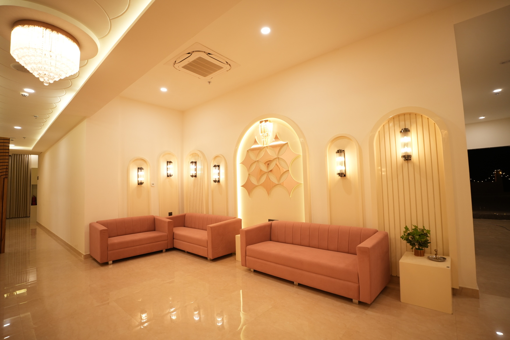 hotels in mauranipur for family