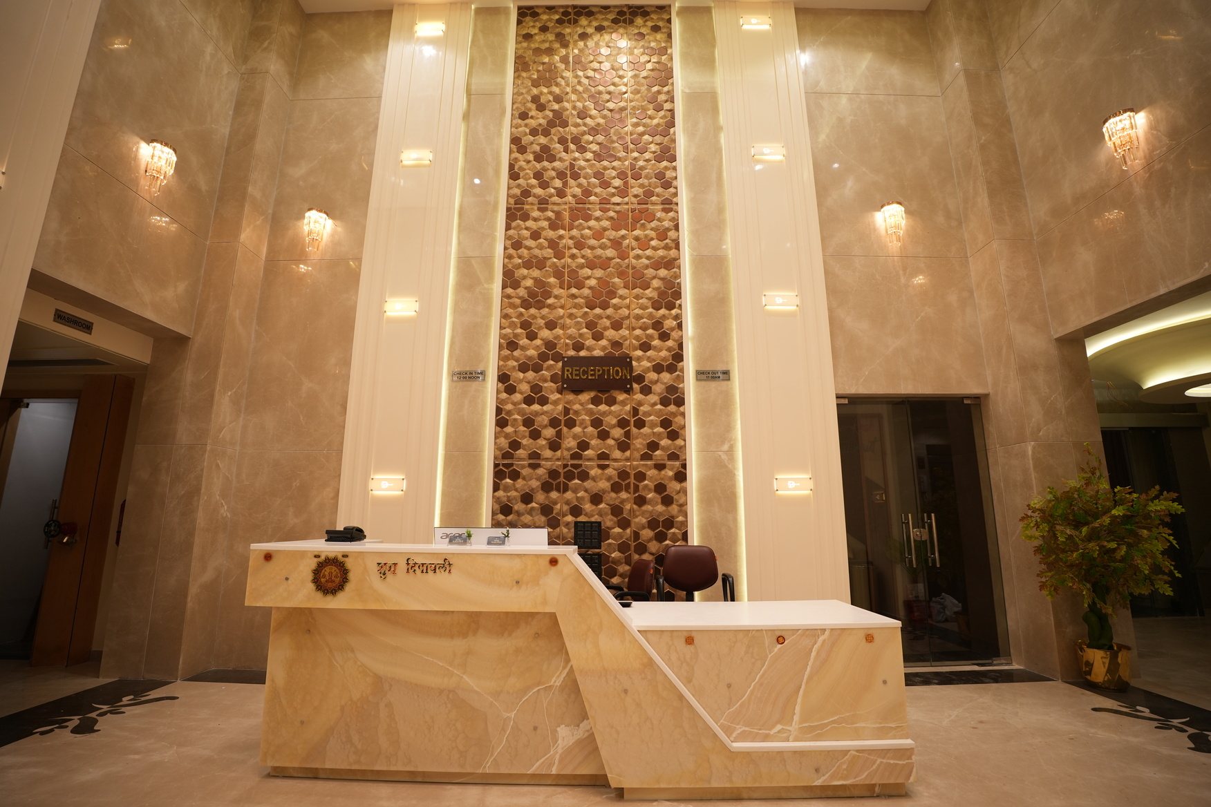 hotels in mauranipur for family